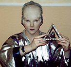 Jessica as religious Minbari with the Triluminary